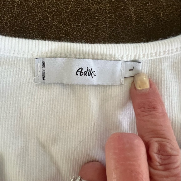 Adika crop top size large - Picture 2 of 3